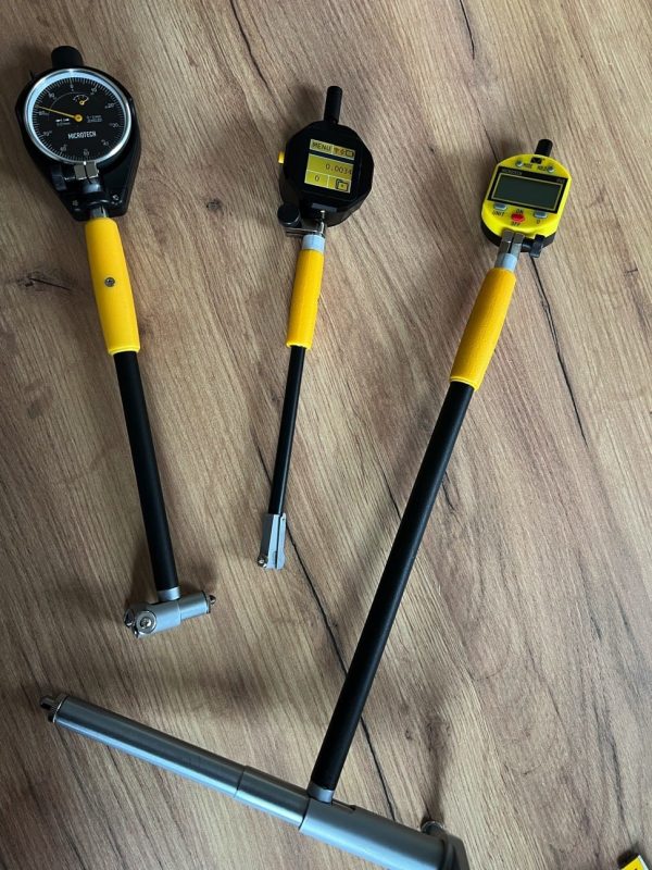 Precision digital bore gauge with carbide tips